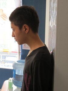 初日頭の後ろにこぶしが入るほど